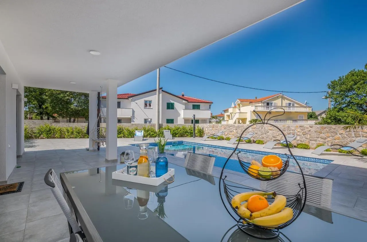 Apartment Meteora With Private Pool Malinska 0*,