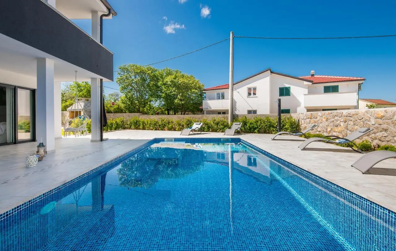 Apartment Meteora With Private Pool Malinska
